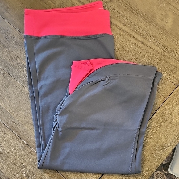 Adorable Gray and Pink Leggings - Picture 1 of 9